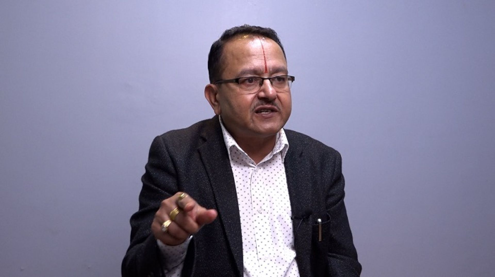 ‘ओलीले शपथ लिने दिन ग्रहको स्थिति मजबुत थियो, कुर्सी छाड्ने छैनन्’